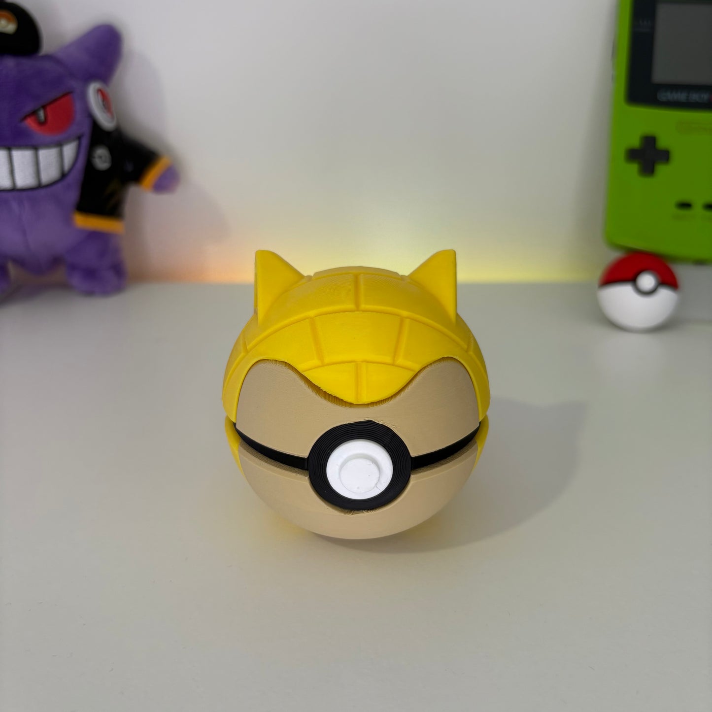 #027 Sandshrew Pokeball