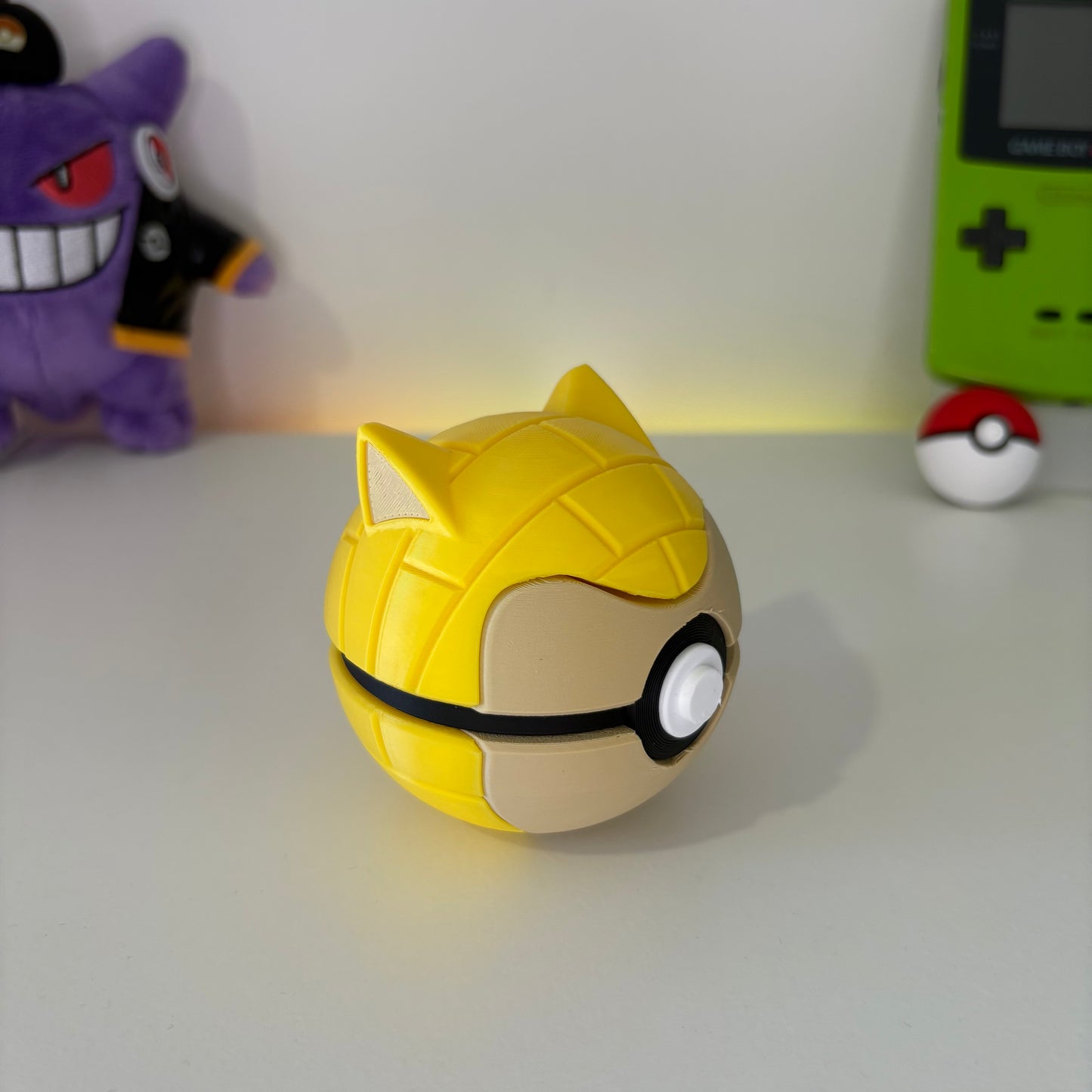 #027 Sandshrew Pokeball